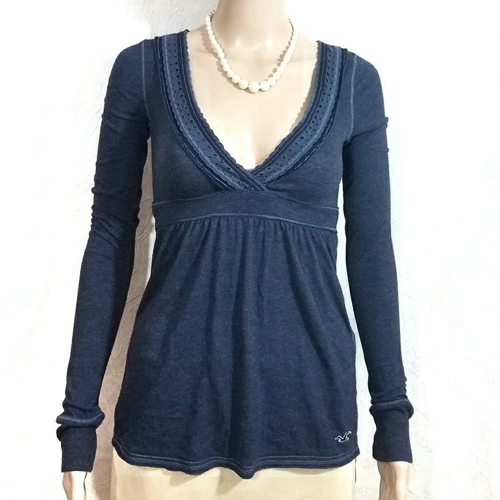 Hollister long sleeve top, fit like XS